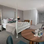 Hotel Longcourt House 4*