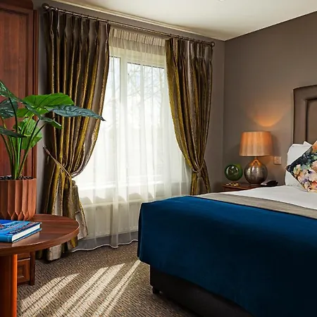 Longcourt House Hotel 4*