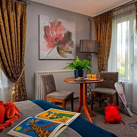 Hotel Longcourt House 4*
