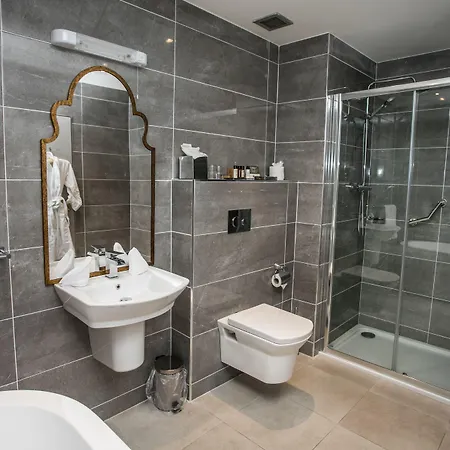 Longcourt House 4*