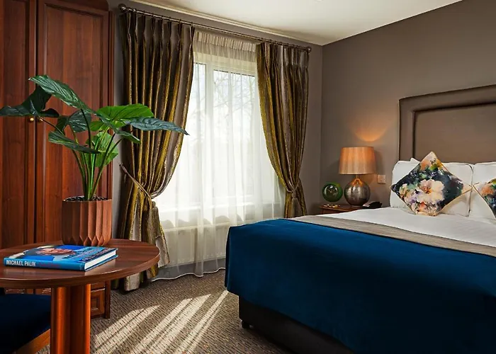Longcourt House Отель 4*