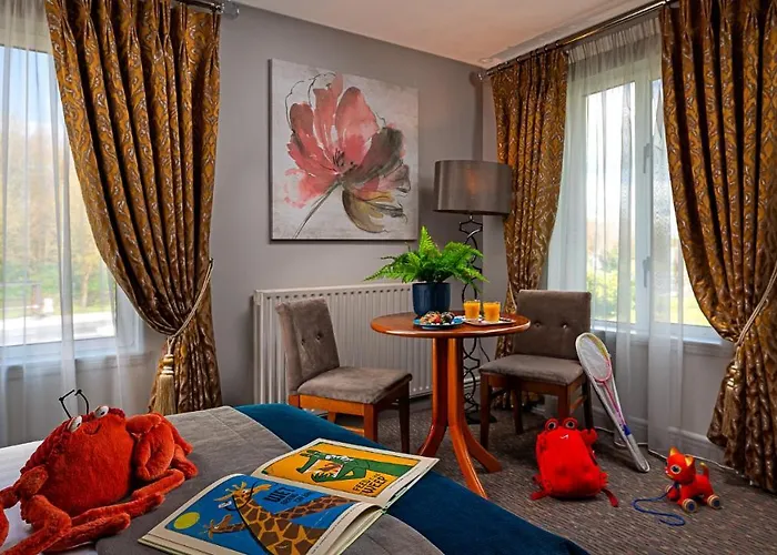 Отель Longcourt House 4*