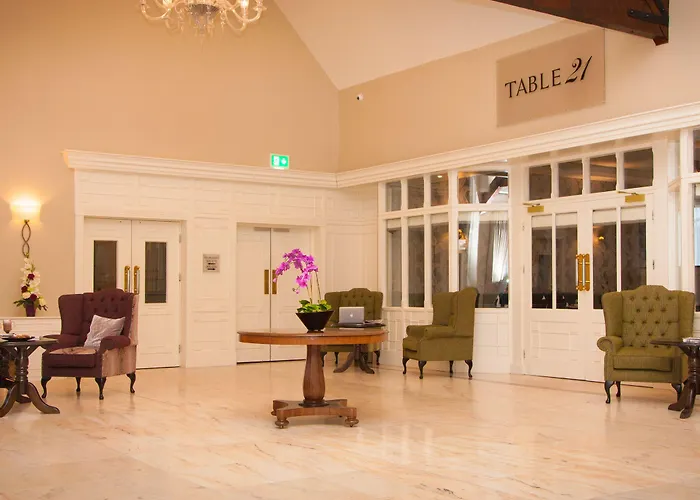 Отель Longcourt House Ньюкасл-Уэст