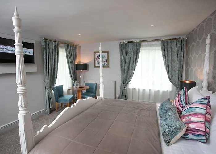 Отель Longcourt House