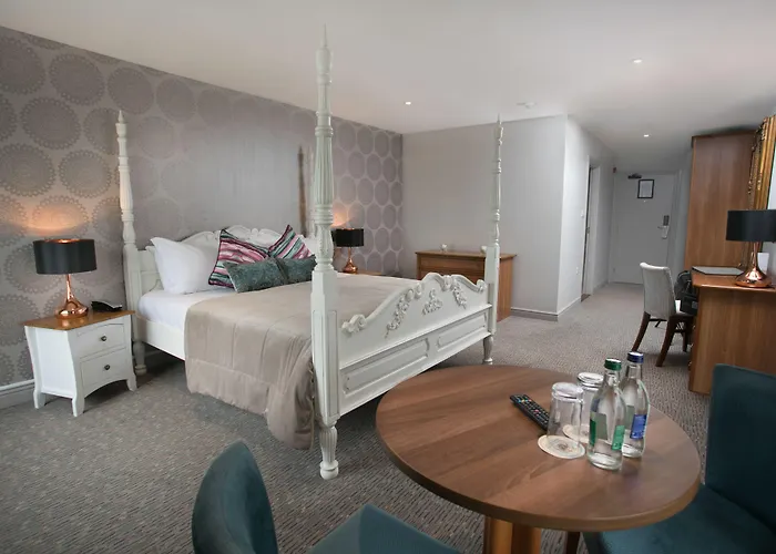 Отель Longcourt House 4*