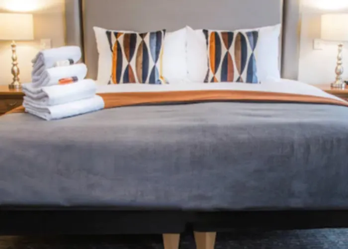Longcourt House Отель 4*