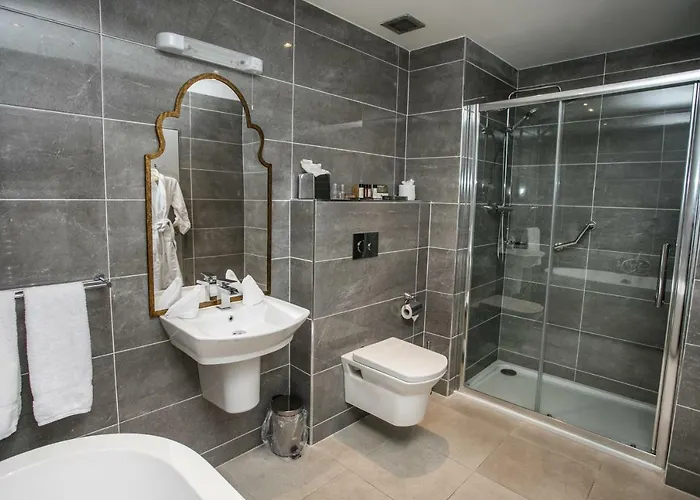 Отель Longcourt House